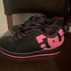 DC Kids Black and Pink Logo Sneakers NWOT